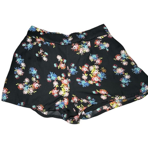 Charlotte Russe Black Floral High Waist Shorts - Picture 1 of 4